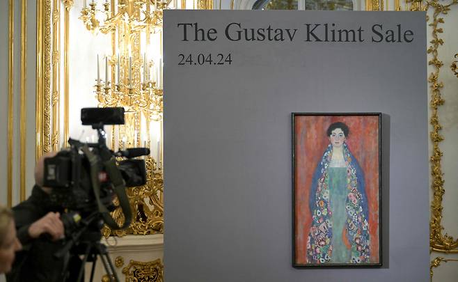 지난 1월 오스트리아 빈 경매사 임 킨스키가 공개한 구스타프 클림트의 작품 '리저 양의 초상'. 해당 작품은 24일 3000만유로에 낙찰됐다./AFP 연합뉴스