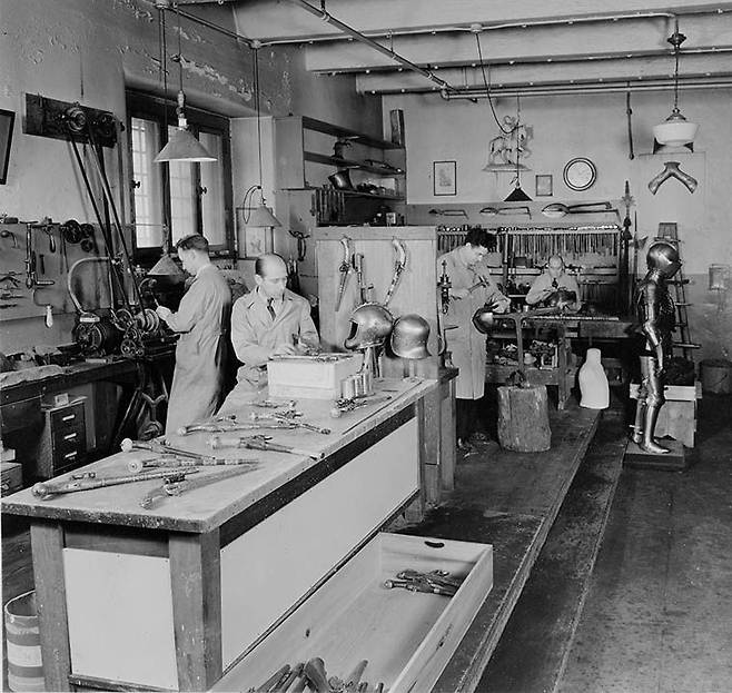 1937년 메트로폴리탄 미술관 보존 작업실 모습./메트