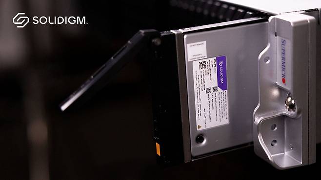 솔리다임의 쿼드레벨셀(QLC) SSD 신제품 'D5-P5430'./솔리다임 제공