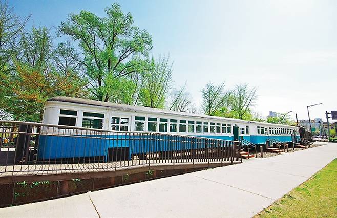 화랑대철도공원에 가면 옛날에 실제로 운행했던 협궤열차를 볼 수 있다.