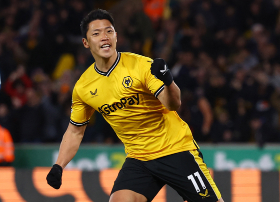 Wolverhampton Wanderers' Hwang Hee-chan celebrates scoring a goal that was later disallowed during a 2023-24 Premier League match against Bournemouth at Molineux Stadium in Wolverhampton, England on Wednesday. [REUTERS/YONHAP]