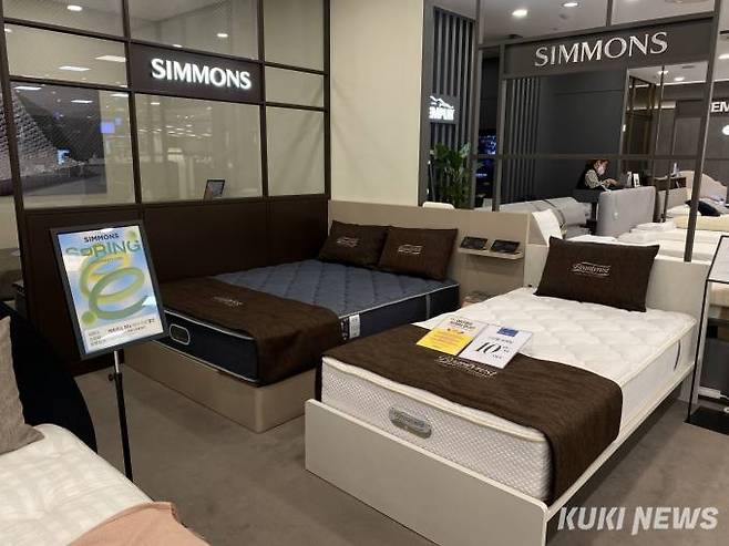 서울의 한 시몬스 매장. 사진=심하연 기자