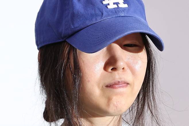 민희진 어도어 대표가 25일 오후 서울 서초구 한국컨퍼런스센터에서 입장 발표 기자회견 중 굳은 표정을 하고 있다. / 사진=연합뉴스