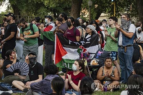 팔레스타인 지지 시위 벌이는 미국 대학생들 [AP=연합뉴스 자료사진. 재판매 및 DB 금지]