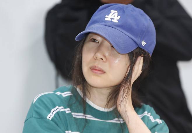 그룹 뉴진스의 소속사 어도어 민희진 대표가 25일 서울 서초구 한국컨퍼런스센터에서 하이브 경영권 탈취 시도와 관련한 배임 의혹에 긴급기자회견을 열고 입장을 밝히고 있다.(사진=뉴스1)