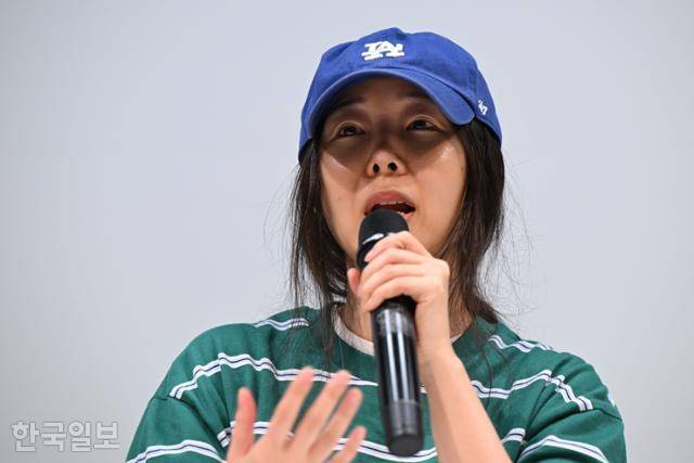 민희진 어도어 대표가 지난 25일 서울 서초구 한국컨퍼런스센터에서 긴급 기자회견을 열고 입장을 발표하고 있다. 박시몬 기자