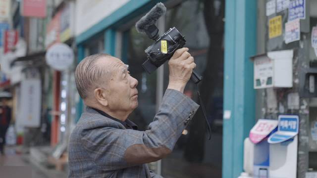 ▲ 김동호 전 부산국제영화제 집행위원장의 삶을 재조명한 다큐멘터리 ‘영화 청년, 동호’. /국제신문 제공
