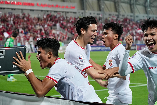한국을 넘어 2024 AFC U-23 아시안컵 4강 진출하자 기뻐하는 선수들. 사진=인도네시아축구협회 공식 홈페이지