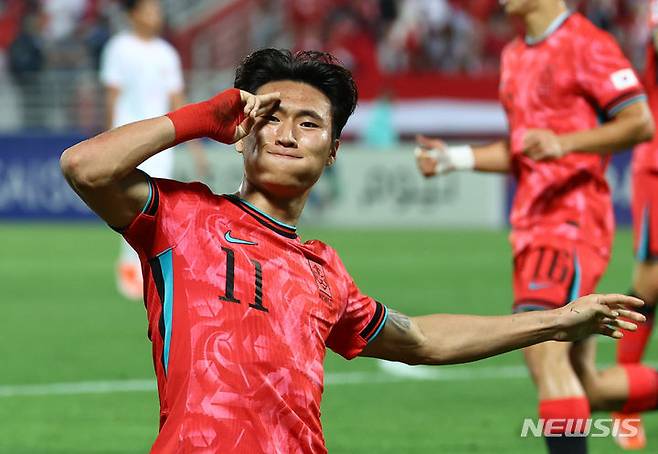 [도하(카타르)=뉴시스] 황준선 기자 = 25일(현지시간) 카타르 도하 압둘라 빈 칼리파 스타디움에서 열린 2024 아시아축구연맹(AFC) U-23 아시안컵 8강전 대한민국과 인도네시아의 경기, 후반 팀의 두 번째 골을 넣은 한국 정상빈이 세리머니 하고 있다. 2024.04.25. hwang@newsis.com