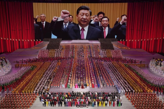 2021년 6월 28일, 중국공산당 창당 100주년 기념식에서 시진핑 총서기는 “의법치국(依法治國)”을 선포했다. 의법치국은 “법에 의한 통치(rule by law)”로서 “법의 지배(rule of law)”와는 다른 개념이다. /Ng Han Guang/AP