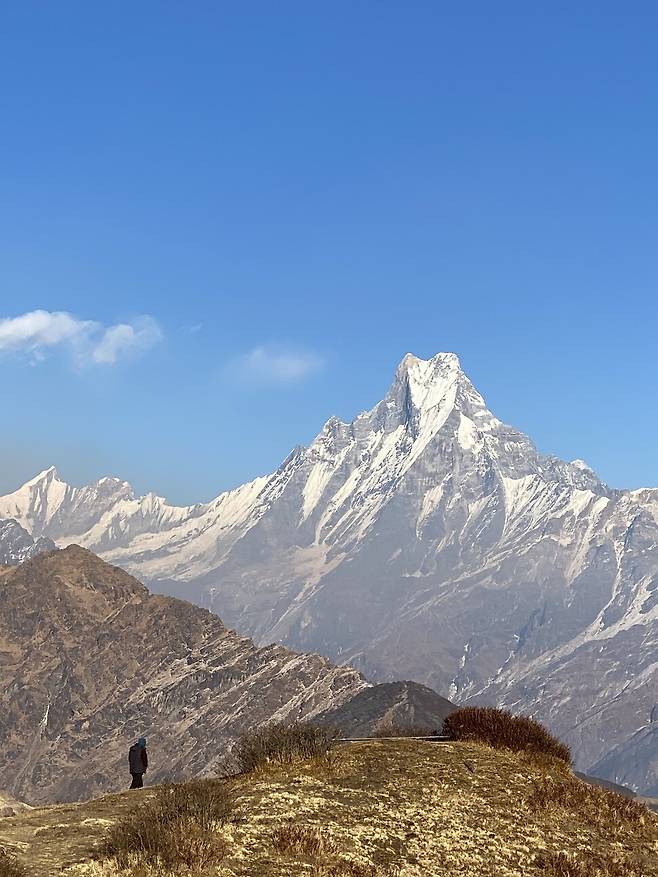 지난 1월 중순에 오른 네팔 히말라야 안나푸르나 물데 전망대(3637m). 만년설에 덮인 마차푸차레(6997m) 봉우리 앞에서 경외심이 느껴졌다.