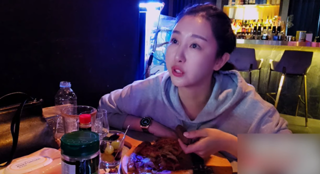 '이태원 초콜릿' 영상으로 관심을 모은 남가경이 입장을 밝혔다. '빛나는 가경이' 캡처