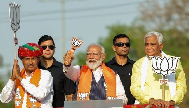나렌드라 모디 인도 총리(가운데)가 선거 유세를 하고 있다.  <모디 총리 X 계정>