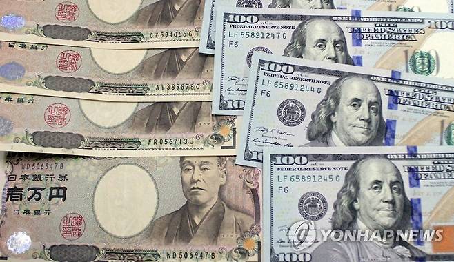 달러화와 엔화 일본 엔화 지폐와 미국 달러화 지폐 [촬영 이세원]