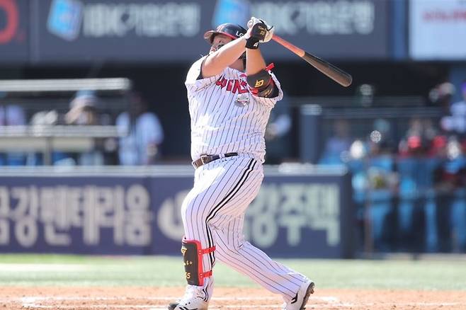타격에 임하는 LG 김범석