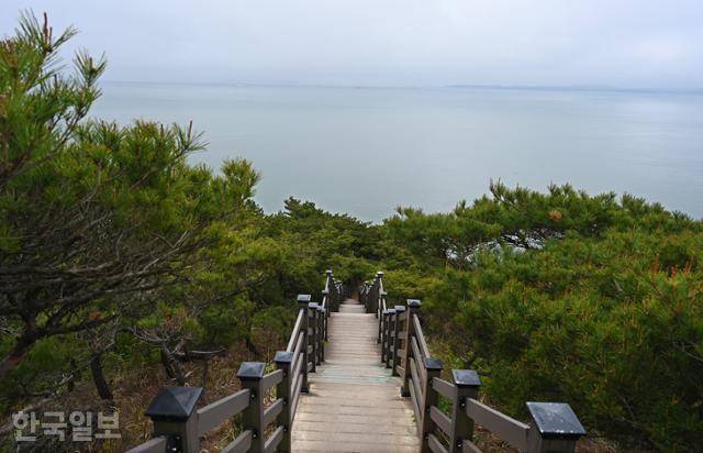 소무의도에는 해발 78m 산정과 섬 둘레를 연결하는 산책로가 개설돼 있다.