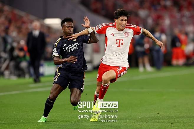 ▲ 김민재가 여기저기서 공격 받고 있다. 지나친 전진 수비로 첫 실점을 했고, 페널티박스 안에서 반칙으로 페널티킥을 허용했다. 결국 2실점 모두 김민재의 지분이 컸다. 바이에른 뮌헨은 이겼어야 할 경기를 비겼고, 그 책임은 김민재에게 돌아가고 있다.