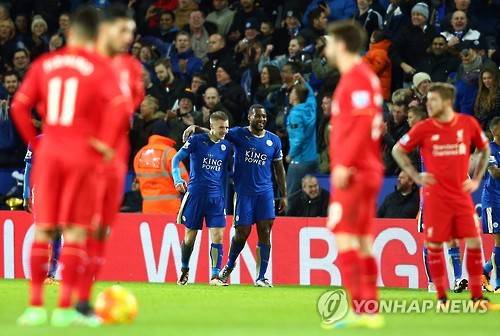 손흥민이 6일(한국시간) 잉글랜드 리버풀에 있는 안필드에서 열린 리버풀과 토트넘 홋스퍼의 2023-2024시즌 프리미어리그 36라운드 원정 경기에 선발 출장해 리그 17호 골을 터뜨렸다. 팀은 2-4로 패했지만, 손흥민은 리버풀 상대 5경기 연속골을 터뜨리며 제이비 바디(레스터 시티)에 이어 프리미어리그 역대 두 번째 선수로 기록됐다. 연합뉴스