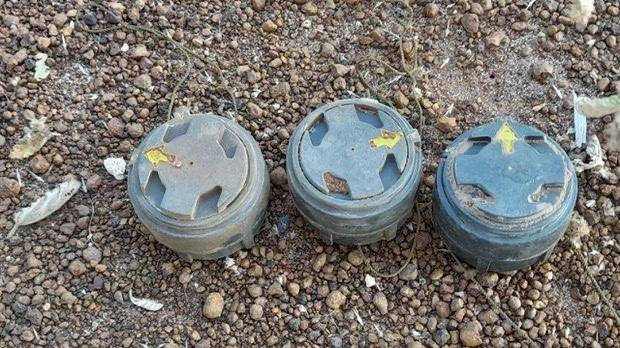 지난달 미얀마 카야주에서 수거된 대인 지뢰. 미얀마 군부는 최근 반군 공세에 밀려 퇴각하는 과정에서 민간인 거주 지역에 지뢰를 매설하고 있다. 주로 밟으면 발목을 앗아가는 M-14, MM2 대인 지뢰다. KTJ서포팅그룹 제공