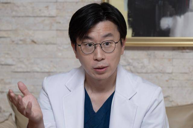 조금준 고대구로병원 산부인과 교수가 10일 본보와 인터뷰하고 있다. 조 교수는 고위험 산모들도 적절한 의료조치와 관리를 충실히 하면 안전하게 출산할 수 있다고 강조했다. 박시몬 기자