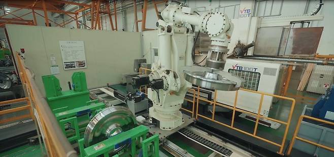 수도권철도차량정비단 로봇팔./코레일 제공