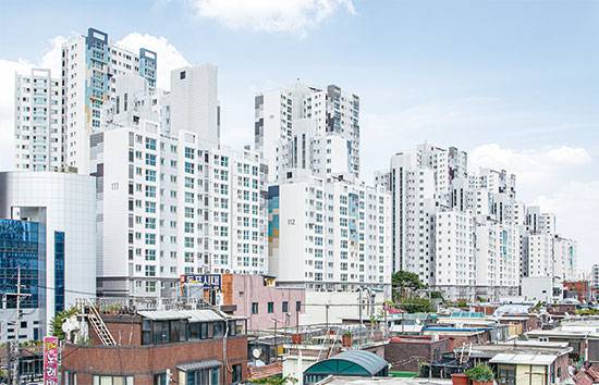 서울 영등포구 신길동 ‘래미안에스티움’은 이제 막 입주 만 7년을 채운 준신축 단지다. 지하철 7호선 신풍역을 단지 옆에 끼고 있어 강남권으로 출퇴근하는 직장인 수요가 몰리는 곳이다. (매경DB)
