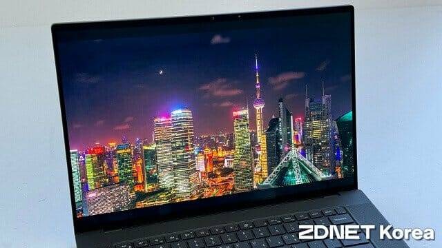 동영상 재생시 코어 울트라 내장 저전력 아일랜드 E코어가 작동해 전력 소모를 낮춘다. (사진=지디넷코리아)