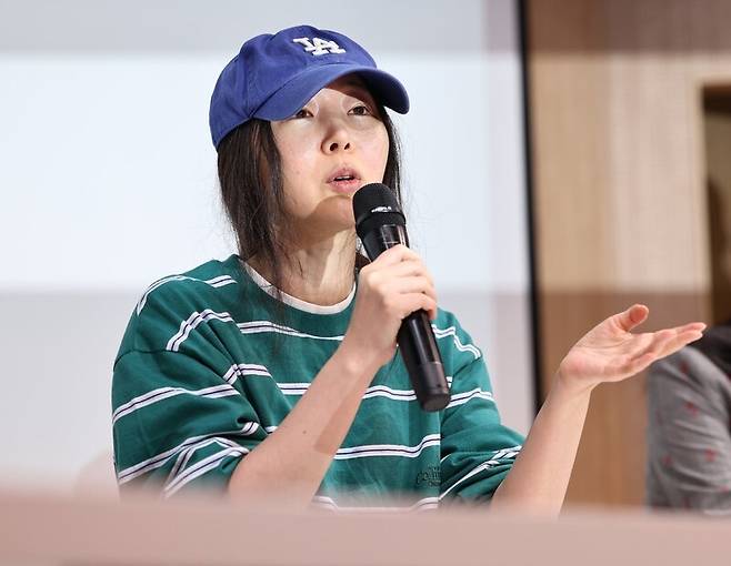 민희진 어도어 대표가 지난달 25일 오후 서울 서초구 한국컨퍼런스센터에서 입장 발표 기자회견을 갖고 있다. 연합뉴스