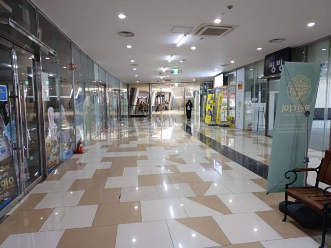 15일 대구 수성구 대흥동 대구스타디움 옆 대구스타디움몰이 한산한 모습을 보이고 있다. 대구=박천학 기자