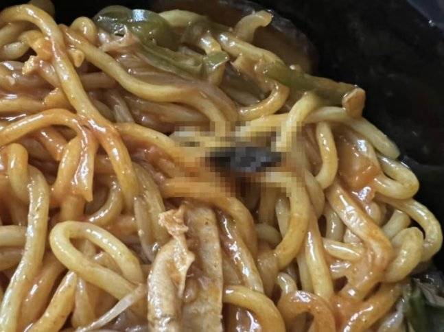 A 씨가 올린 배달음식 사진. 온라인 커뮤니티 ‘에펨코리아’ 캡처