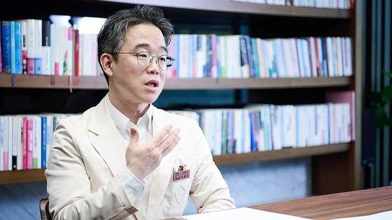 강북삼성병원 혈액종양내과 이윤규 교수는 “표적치료제 단독·병용 요법 등 폐암의 약물치료 전략이 다양해지고 있다”고 말했다. 인성욱 객원기자