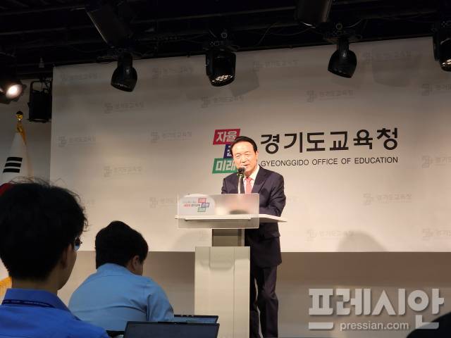 ▲지난해 9월 긴급 기자회견을 열고 ‘의정부 호원초등학교 교사 사망사건’과 관련한 조사 결과 및 경찰에 수사의뢰 조치에 대해 밝히고 있는 임태희 경기도교육감. ⓒ프레시안(전승표)