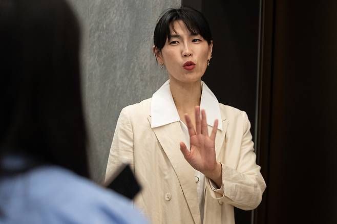 성혜영 대한의사협회 대변인이 22일 서울 용산구 대한의사협회 회관에서 열린 의대정원 증원사태 대응방안 논의를 위한 비공개 연석회의에 참석하고 있다. 뉴스1