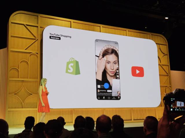 구글이 유튜브 쇼츠에 적용하는 스티커 광고의 예시. 윤민혁 기자