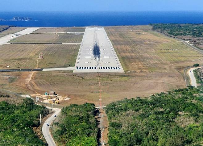 티니안 여행을 마치고 사이판으로 돌아가는 길, 사이판 경비행기 활주로가 귀엽다.