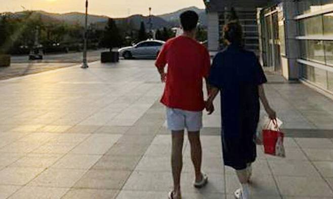 재활 치료 중인 ‘대구판 돌려차기’ 사건의 피해자들. 연합뉴스