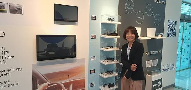 박은경 세코닉스 대표가 경기 동두천 본사 1층 쇼룸에서 포즈를 취하고 있다. 사진=이미경 기자