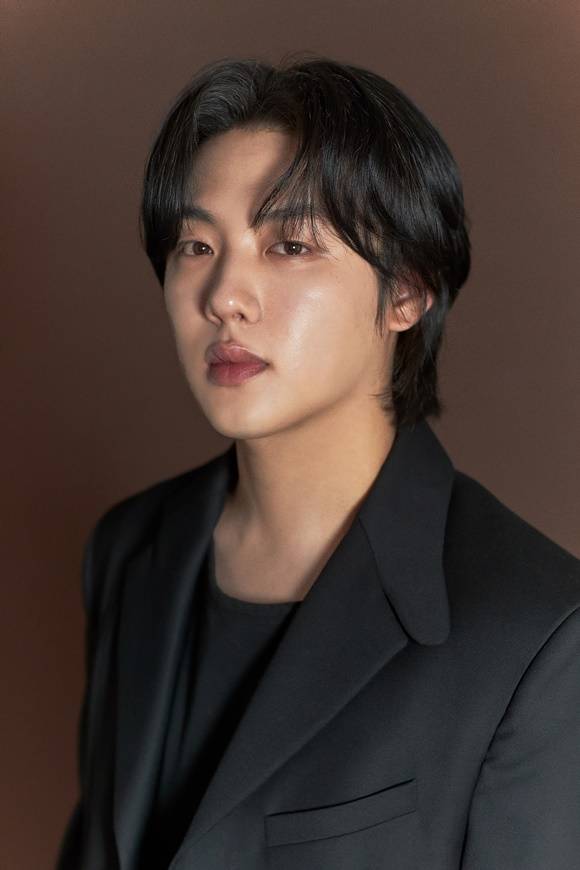 윤현수는 '수사반장 1958'에 이어 하반기 티빙 오리지널 '러닝메이트'로 대중과 만날 예정이다. /아우유니버스