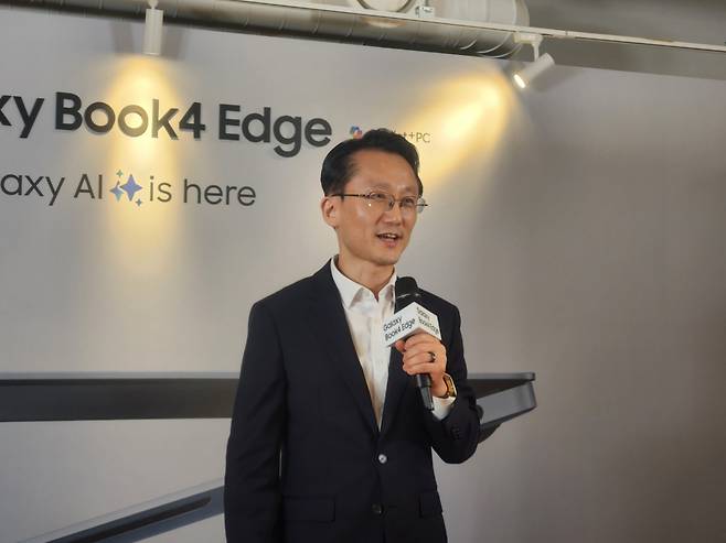 박준호 삼성전자 MX사업부 갤럭시 에코 상품기획팀장 상무가 30일 서울 용산구 이태원동에서 열린 미디어 브리핑에서 발언하고 있다. 고재우 기자