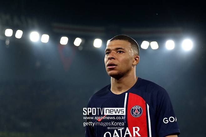 ▲ 4일(한국시간) 프랑스 매체 르 파리지앵에 따르면 음바페는 카림 밴제마가 알 이티하드로 이적하면서 공석이 된 9번을 선택할 전망이다. 하지만 9번은 음바페가 달았던 번호가 아닌 만큼 다음 시즌이 정식으로 시작하거나, 혹은 향후엔 음바페가 등번호를 바꿀 것이라는 관측이 지배적이다.