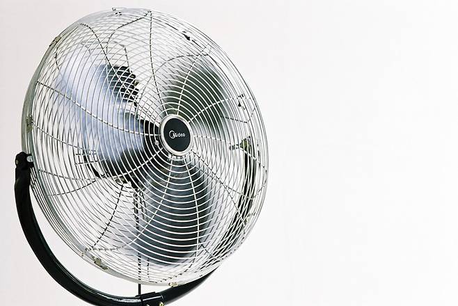 밀폐된 공간에서 선풍기를 틀고 잤다는 이유로 사망할 가능성은 희박하다./사진=클립아트코리아