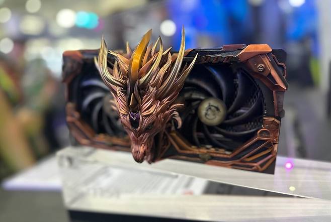 ▲ 크.. 입체적인 용문양, 성능도 성능인데 디자인의 위압감이 엄청나다