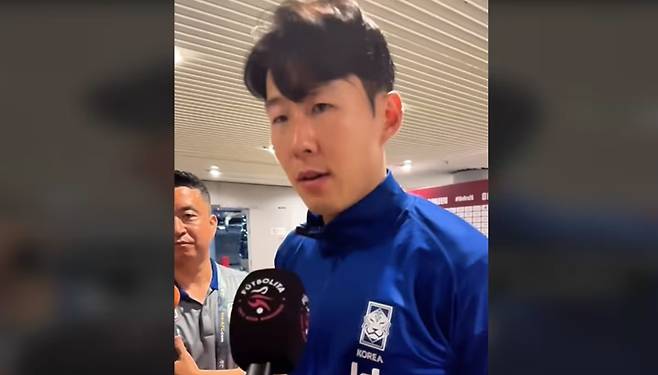 한국축구국가대표팀 주장 손흥민이 지난 6일(현지시간) 2026 북중미월드컵 아시아 2차 예선 C조 싱가포르전 직후 인터뷰를 하고 있다. 사진 틱톡 캡처