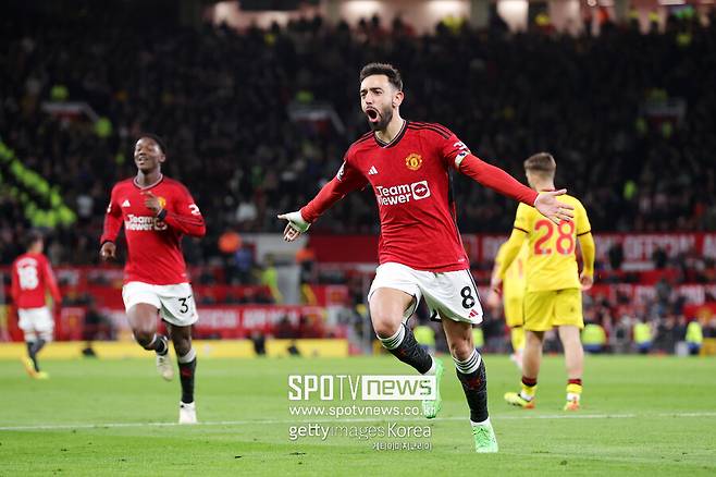 ▲ 영국 '익스프레스'는 "바이에른 뮌헨이 페르난데스 영입을 위한 입찰을 준비하고 있다. 뱅상 콤파니 신임 감독도 첫 영입으로 페르난데스를 원한다"고 전했다. 바이에른 뮌헨 외에 바르셀로나도 페르난데스가 매물로 나오면 움직일 태세다.