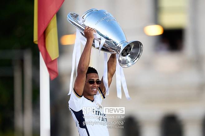 ▲ 클럽 월드컵을 4년에 한 번 개최하는 '매머드급 대회'로 격상시키겠다는 FIFA의 계획에 문제가 생겼다. 유럽 챔피언 레알 마드리드가 불참을 선언했다. 카를로 안첼로티 감독은 "레알 마드리드의 한 경기 가치는 300억인데, 클럽 월드컵 총 상금이 300억"이라며 보이콧 의사를 밝혔다.