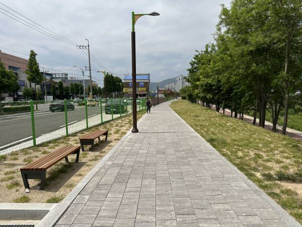 깔끔하게 정비된 양산 회야강 산책로. 양산시 제공