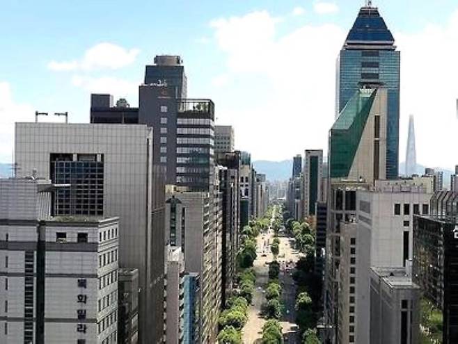 부실채권 시장에는 상가나 아파트 뿐 아니라 대형 빌딩도 나온다. 사진은 서울 테헤란로의 빌딩숲./지나인에셋