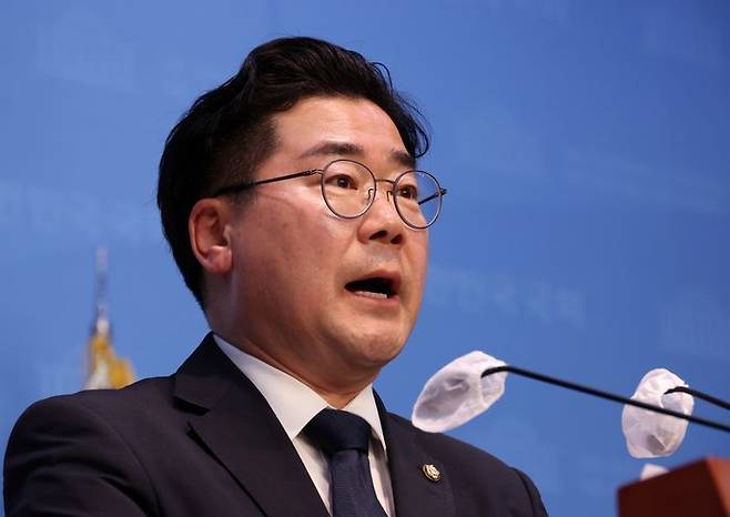 박찬대 더불어민주당 의원이 지난 21일 오후 서울 여의도 국회 소통관에서 원내대표 출마 선언 기자회견을 하고 있다. ⓒ뉴시스
