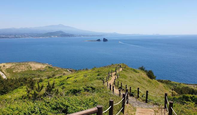 제주 송악산 올레길 / 사진 = 한국관광공사