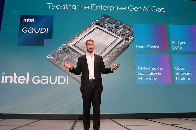 저스틴 호타드 인텔 DCAI 그룹 총괄 겸 수석 부사장은 인텔 AI 서밋 서울 2024에서 자사의 인공지능 전략에 대해 언급했다. / 출처=인텔코리아